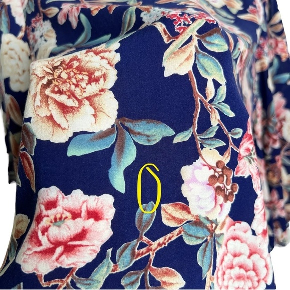 Cynthia Rowley Floral Split Flare Sleeve Rayon Blouse. - Picture 6 of 13